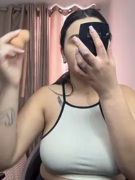 Snapshot of SaraBraun_ chatting on 10.27.25 SaraBraun online show from 10.27.25