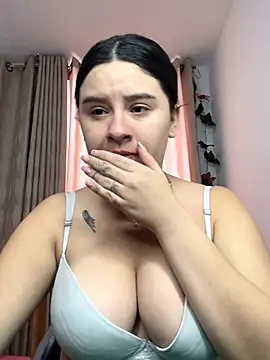 Snapshot of SaraBraun_ chatting on 11.02.25 SaraBraun online show from 11.02.25