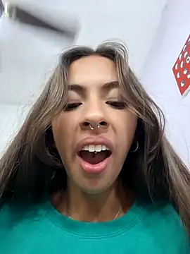 Jazmin-Cerezita online show from 02.01.25