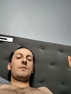 Snapshot of Kondzio chatting on 11.22.25 Kondzio online show from 11.22.25