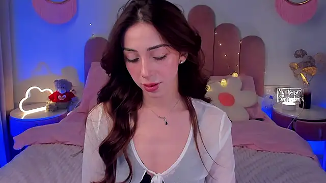Snapshot of ElsaYoung chatting on 01.31.25 ElsaYoung online show from 01.31.25