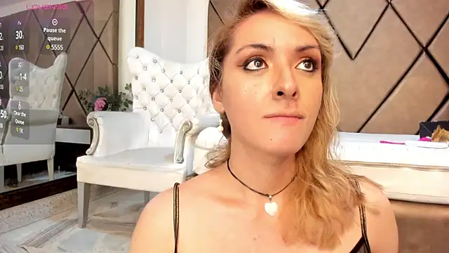 Snapshot of LunitaDiva chatting on 02.15.25 LunitaDiva online show from 02.15.25