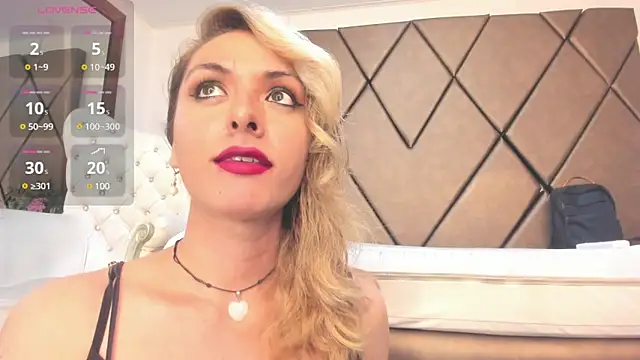 Snapshot of LunitaDiva chatting on 02.26.25 LunitaDiva online show from 02.26.25