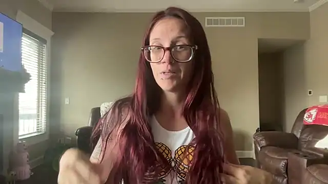Snapshot of yourstrulylivy69 chatting on 09.16.25 yourstrulylivy69 online show from 09.16.25