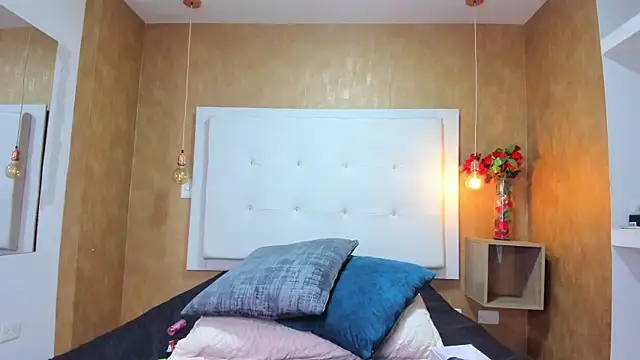 Milaspetite online show from 03.27.26