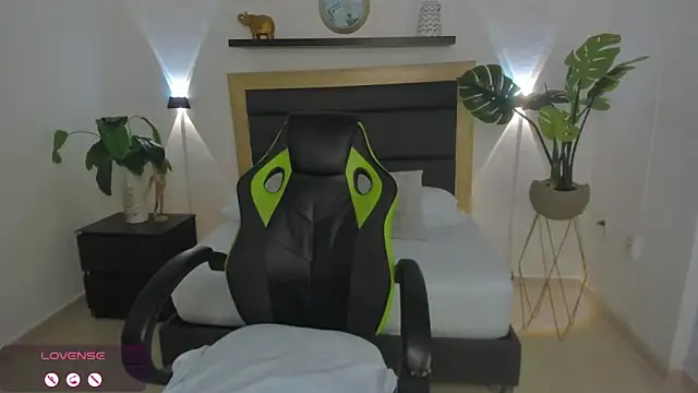 Snapshot of catleya_0 chatting on 01.15.25 catleya 0 online show from 01.15.25