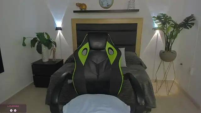 Snapshot of catleya_0 chatting on 01.29.25 catleya 0 online show from 01.29.25