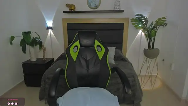 Snapshot of catleya_0 chatting on 02.05.25 catleya 0 online show from 02.05.25