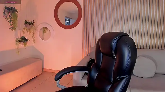 MiaFarrell  online show from 04.16.26