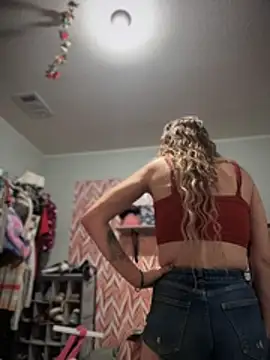 Snapshot of PrettiPluto chatting on 12.14.25 PrettiPluto online show from 12.14.25