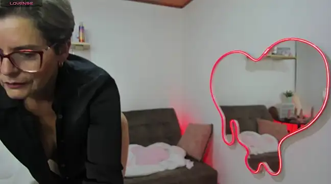 Adeellee  online show from 01.15.25