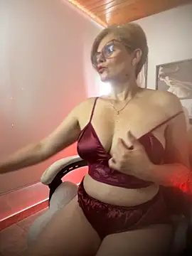 Adeellee  online show from 10.20.25