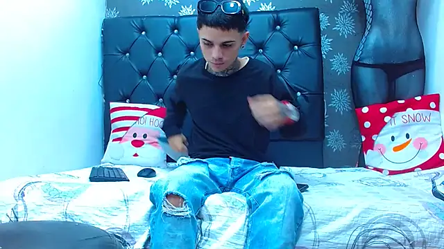 Snapshot of exotic_hot_couple chatting on 12.24.24 exotic hot couple online show from 12.24.24