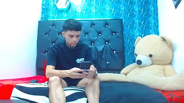 Snapshot of exotic_hot_couple chatting on 01.30.25 exotic hot couple online show from 01.30.25