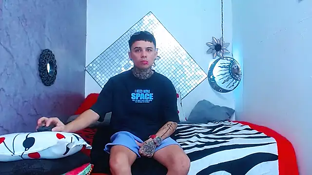 Snapshot of exotic_hot_couple chatting on 02.24.25 exotic hot couple online show from 02.24.25