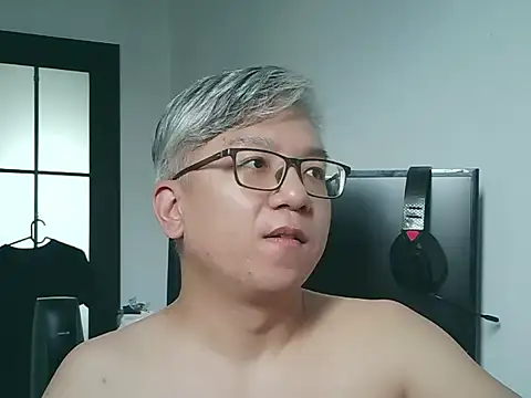 Snapshot of leoUSIR chatting on 09.22.25 leoUSIR online show from 09.22.25