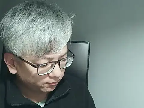 Snapshot of leoUSIR chatting on 10.28.25 leoUSIR online show from 10.28.25