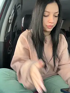 Snapshot of JulliaVegas chatting on 02.05.25 JulliaVegas online show from 02.05.25