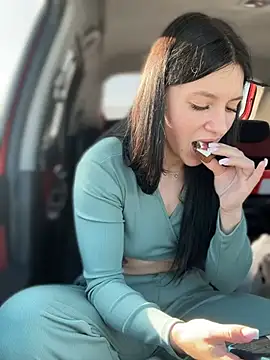 Snapshot of JulliaVegas chatting on 02.25.25 JulliaVegas online show from 02.25.25