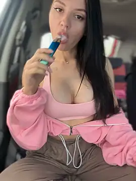 Snapshot of JulliaVegas chatting on 09.18.25 JulliaVegas online show from 09.18.25