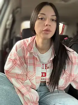 Snapshot of JulliaVegas chatting on 09.23.25 JulliaVegas online show from 09.23.25