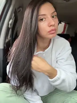 Snapshot of JulliaVegas chatting on 10.04.25 JulliaVegas online show from 10.04.25