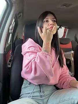 Snapshot of JulliaVegas chatting on 10.22.25 JulliaVegas online show from 10.22.25