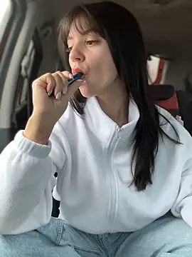 Snapshot of JulliaVegas chatting on 10.23.25 JulliaVegas online show from 10.23.25