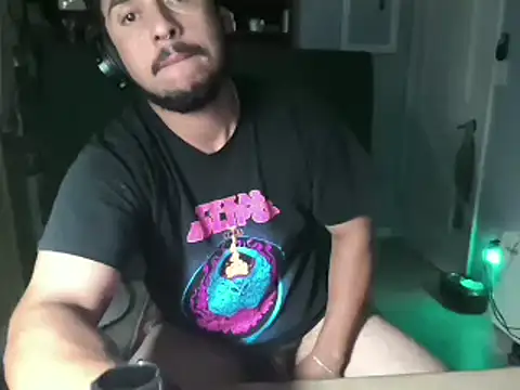 Snapshot of Bigsakzak chatting on 10.19.25 Bigsakzak online show from 10.19.25