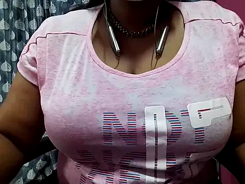 Snapshot of Tamilsathya2024 chatting on 03.18.25 Tamilsathya2024 online show from 03.18.25