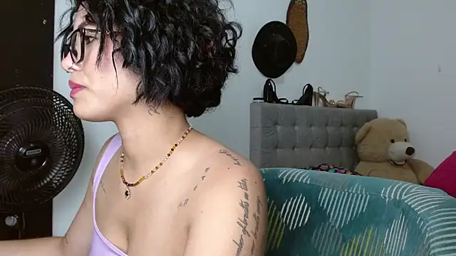 Snapshot of Sexy_Lia_ chatting on 05.12.26 Sexy Lia online show from 05.12.26