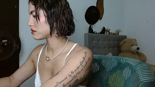 Snapshot of Sexy_Lia_ chatting on 06.10.26 Sexy Lia online show from 06.10.26
