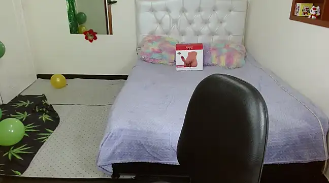 Snapshot of perlabeautiful chatting on 03.18.25 perlabeautiful online show from 03.18.25