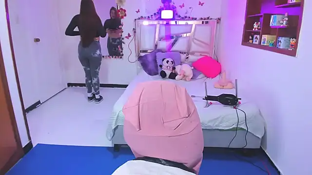 Snapshot of perlabeautiful chatting on 11.14.25 perlabeautiful online show from 11.14.25