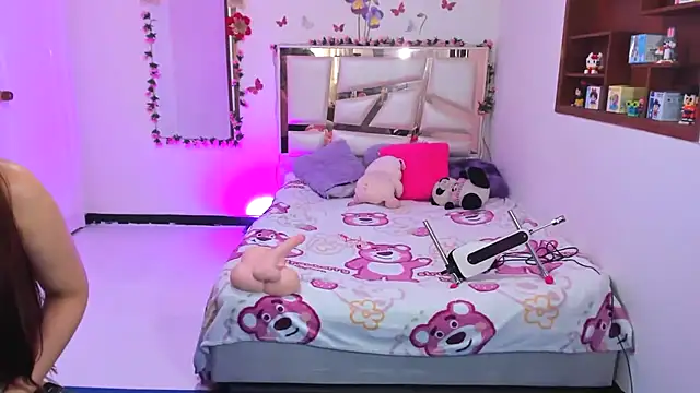 Snapshot of perlabeautiful chatting on 11.22.25 perlabeautiful online show from 11.22.25