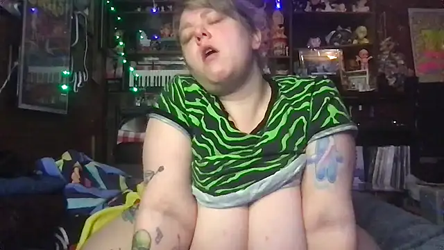 SleazeLouize online show from 12.16.25