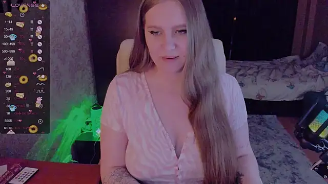 Snapshot of Alice_Dreamgirl_ chatting on 12.23.24 Alice Dreamgirl  online show from 12.23.24