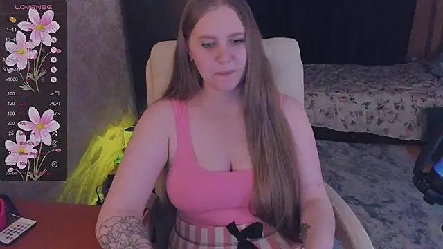 Snapshot of Alice_Dreamgirl_ chatting on 12.30.24 Alice Dreamgirl  online show from 12.30.24