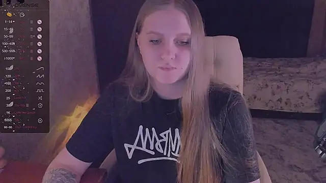 Snapshot of Alice_Dreamgirl_ chatting on 01.04.25 Alice Dreamgirl  online show from 01.04.25