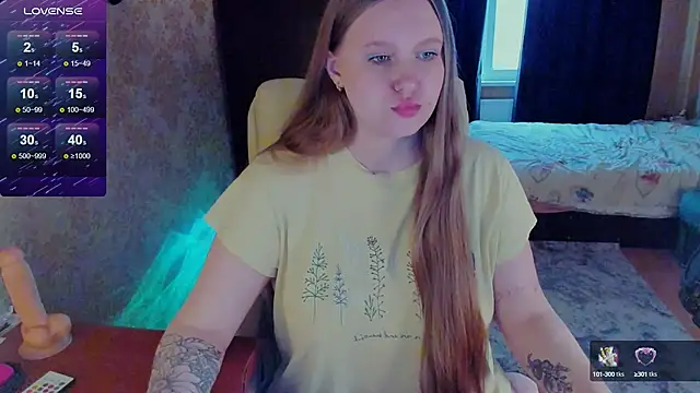 Snapshot of Alice_Dreamgirl_ chatting on 02.10.25 Alice Dreamgirl  online show from 02.10.25
