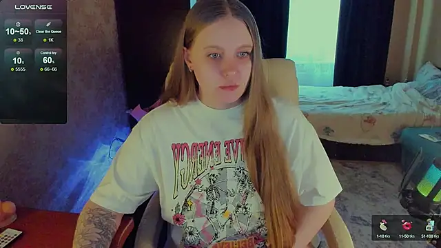 Snapshot of Alice_Dreamgirl_ chatting on 02.27.25 Alice Dreamgirl  online show from 02.27.25