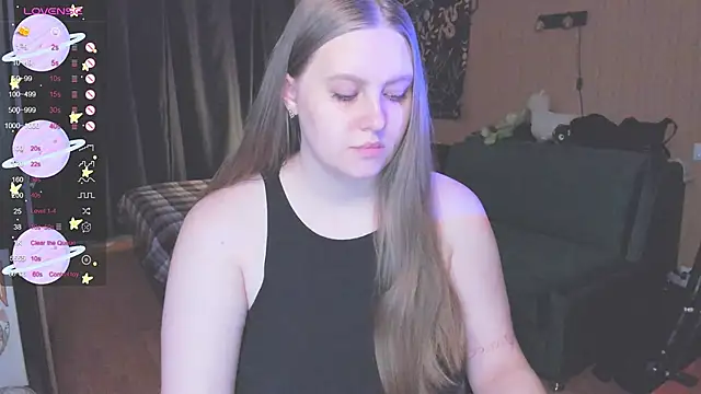 Snapshot of Alice_Dreamgirl_ chatting on 10.18.25 Alice Dreamgirl  online show from 10.18.25