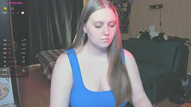 Snapshot of Alice_Dreamgirl_ chatting on 10.21.25 Alice Dreamgirl  online show from 10.21.25