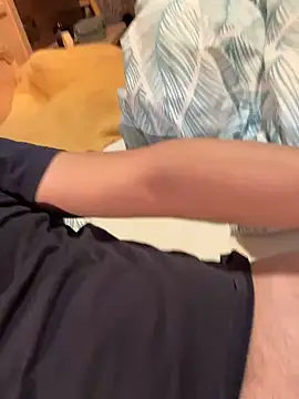 Snapshot of Fuss04 chatting on 12.24.24 Fuss04 online show from 12.24.24