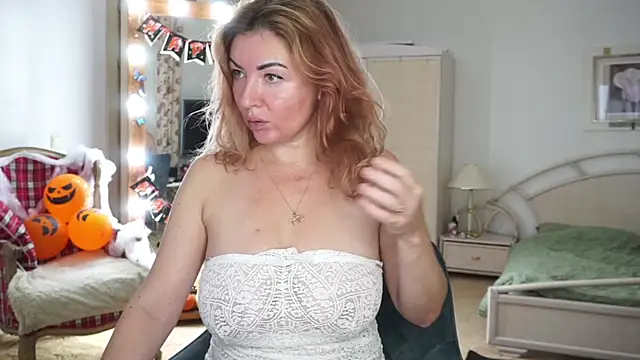 moonlight4u online show from 10.29.25