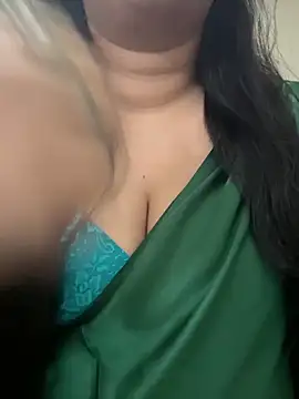 Snapshot of Akhi_Akshaya chatting on 12.18.24 Akhi Akshaya online show from 12.18.24