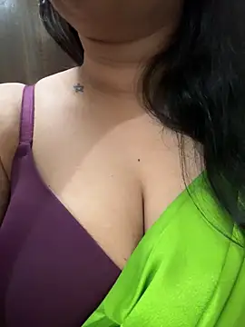 Snapshot of Akhi_Akshaya chatting on 01.12.25 Akhi Akshaya online show from 01.12.25