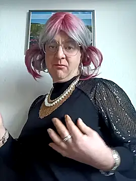 Snapshot of sexynadinets89 chatting on 03.06.25 sexynadinets89 online show from 03.06.25