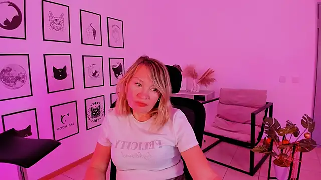 RosalindaFortuna online show from 12.25.24