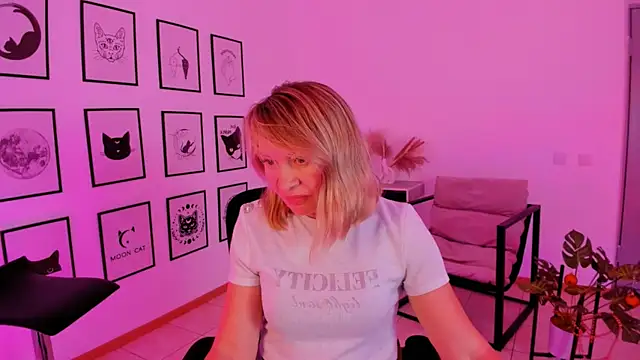 RosalindaFortuna online show from 12.25.24